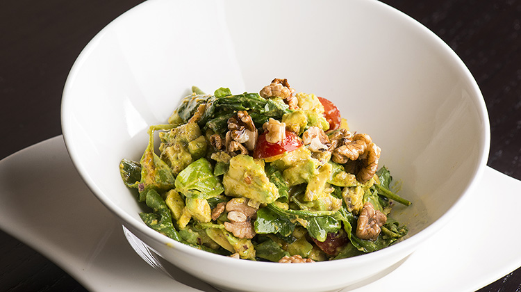 Avokado ve Rokalı Ceviz Salatası